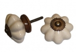 2 Stück Porzellanknöpfe #6071 Blumenform Durchmesser 42mm mit Messingrosette patiniert